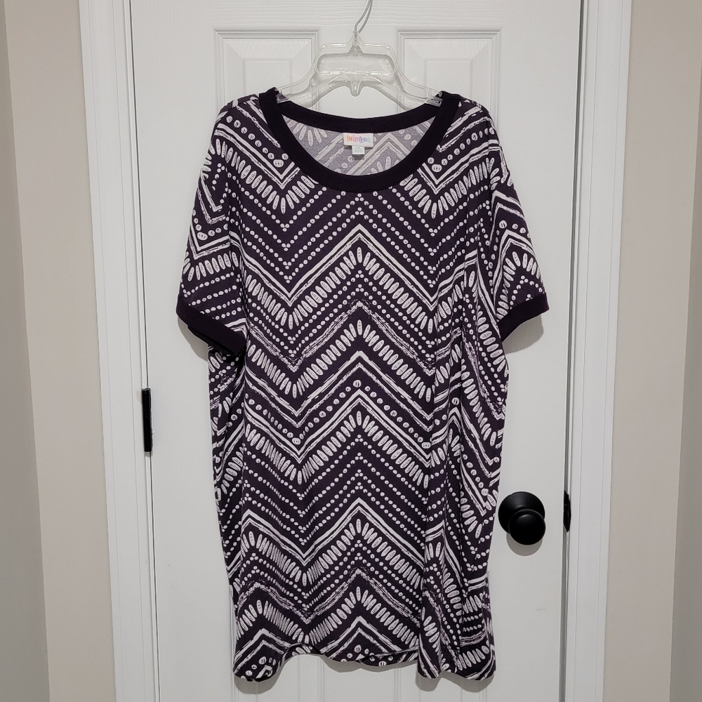 LuLaRoe Purple and White Patterned Top (Sz 2XL)